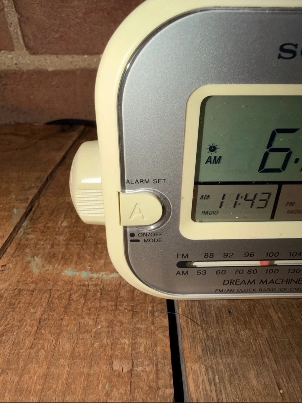 Vintage Sony Dream Machine Digital Alarm Clock – Cream and Silver